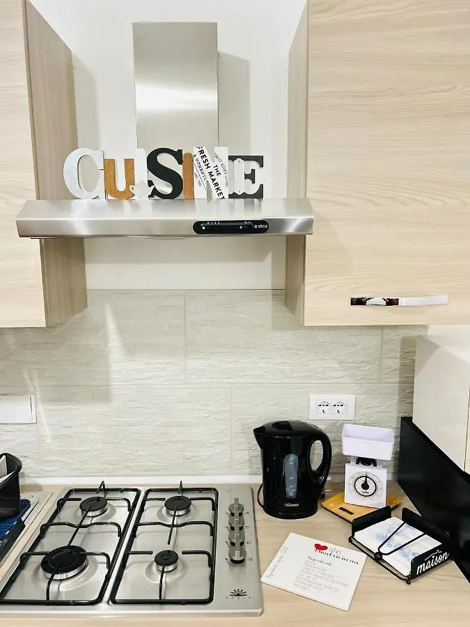 Da Mauro & Michela 1 - Cozy Apartment - 5 Min Metro C Roma Italia
