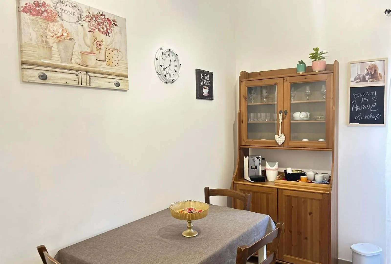 Da Mauro & Michela 1 - Cozy Apartment - 5 Min Metro C Roma 0*,  Italia
